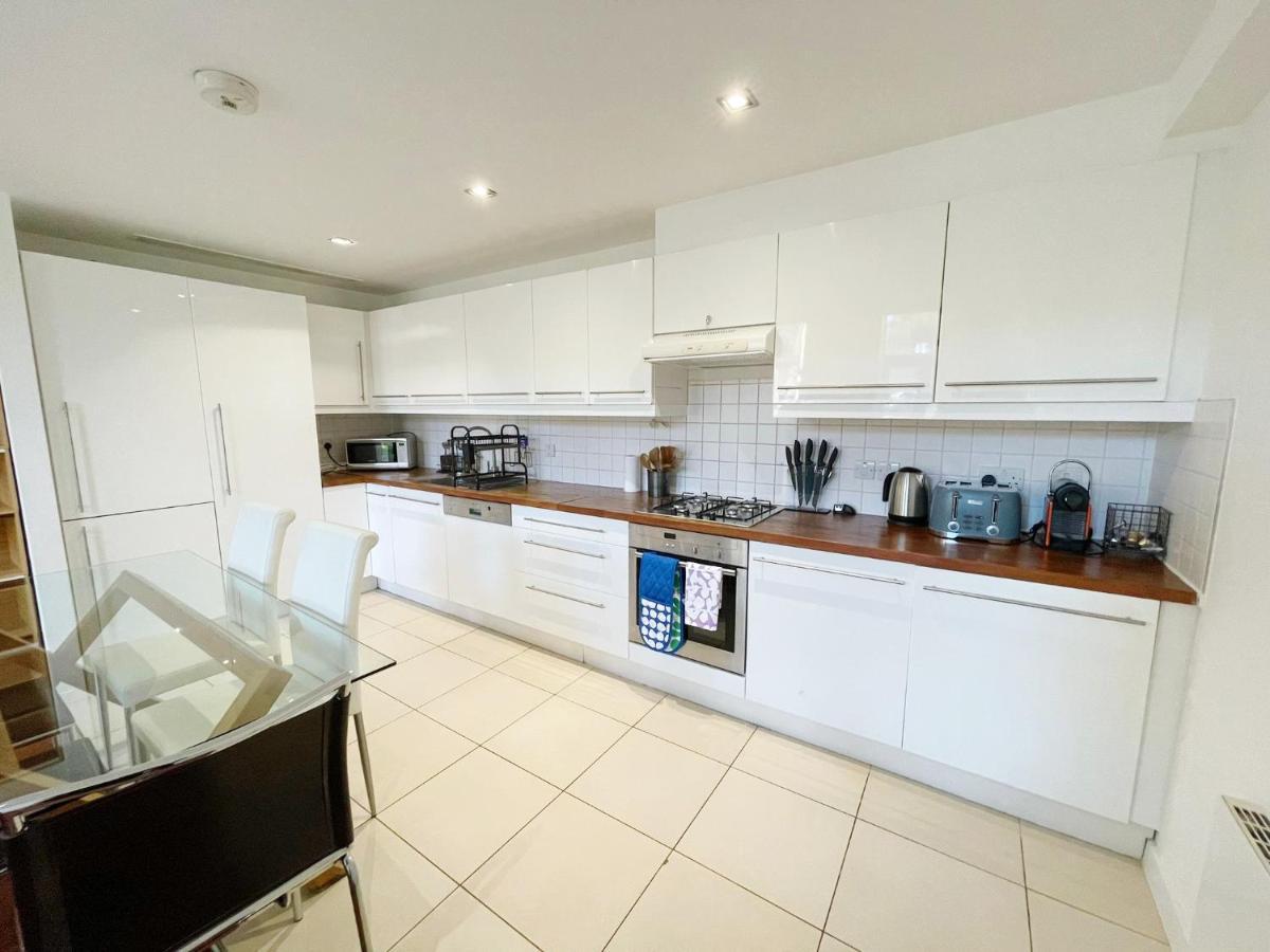 Portobello Dock Canalside Apartment London Eksteriør billede