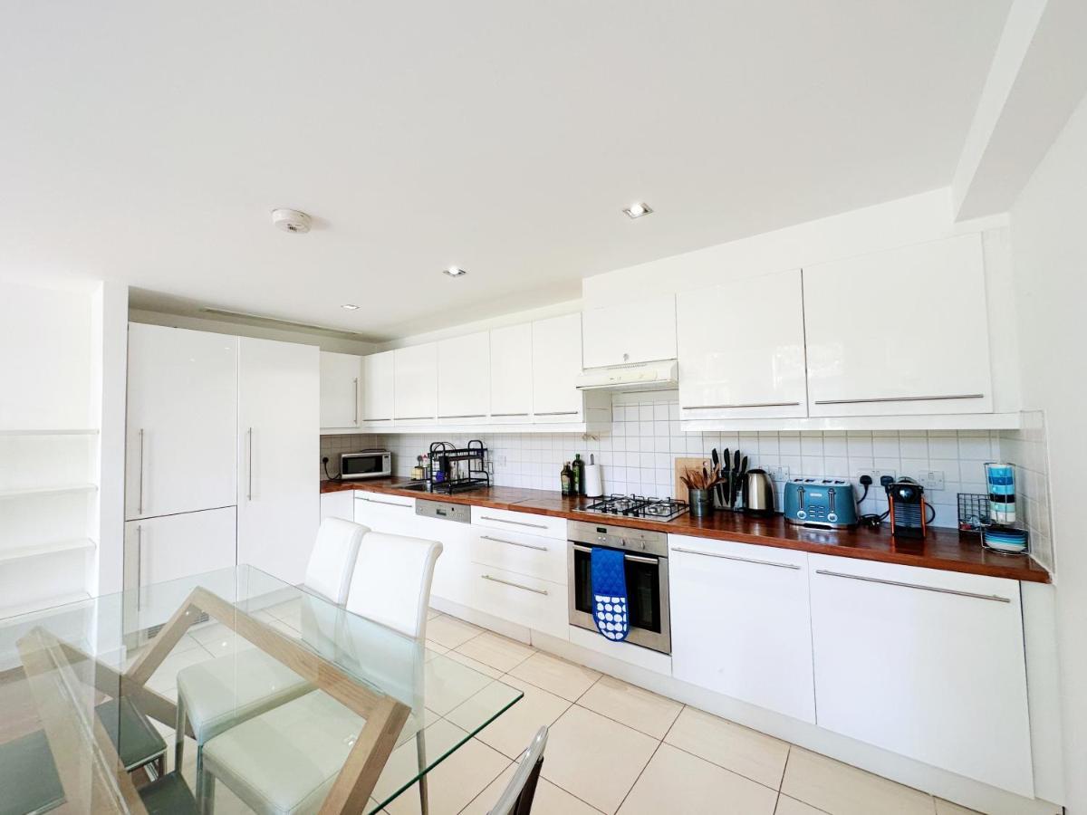 Portobello Dock Canalside Apartment London Eksteriør billede